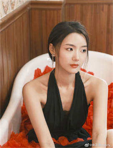 女主播穿内衣做饭,果冻传媒免费观看一二